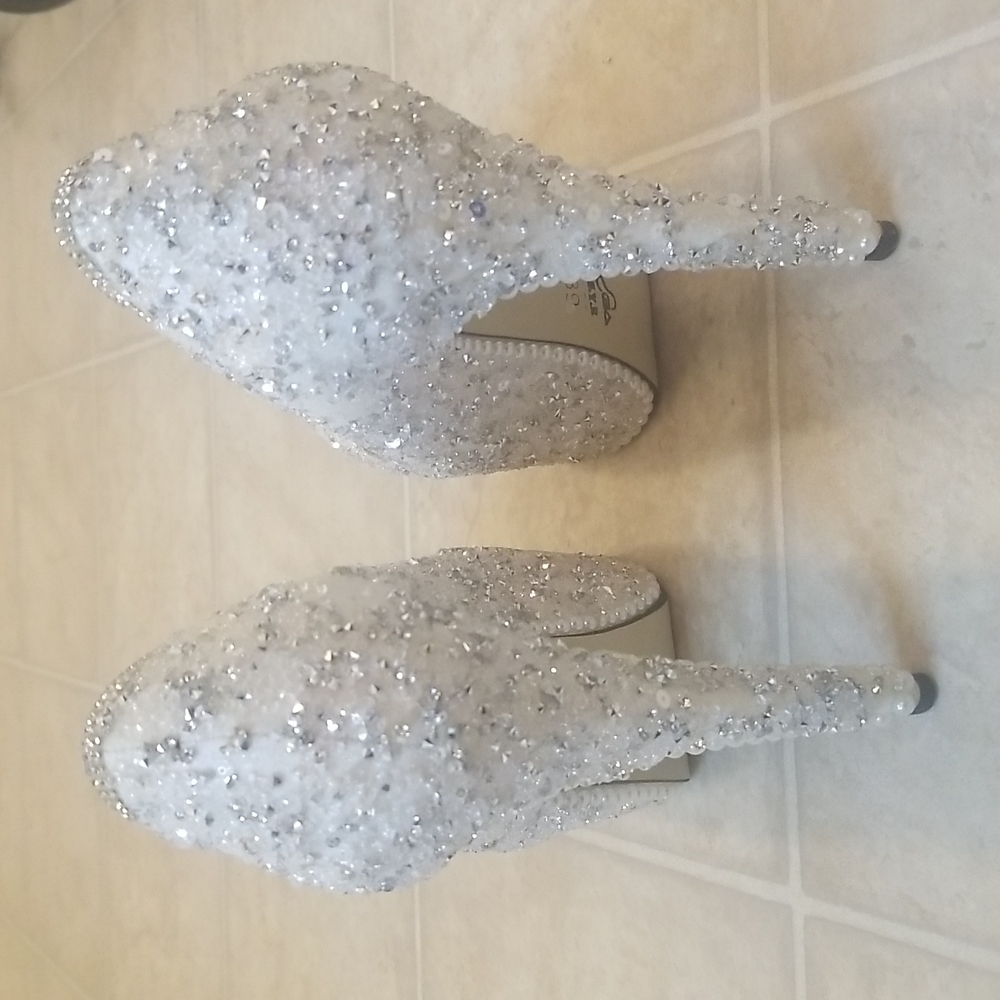 Beautiful Rhinestone/Sequin/Pearl Heels Sz. 7! - Picture 7 of 10